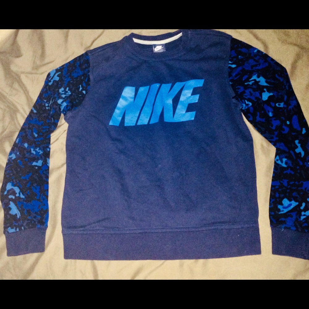 Nike pullover medium